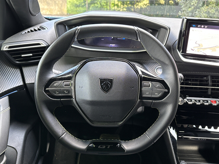 Peugeot2008eRenault4eTech19