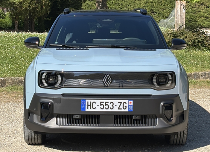 Peugeot2008eRenault4eTech7