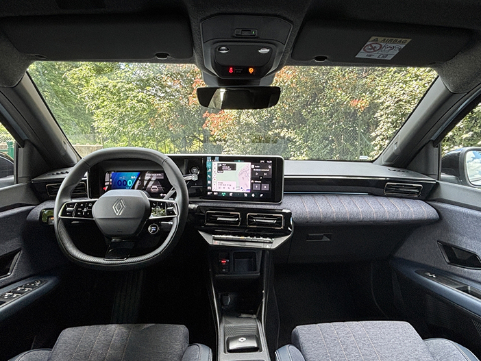 Peugeot2008eRenault4eTech9