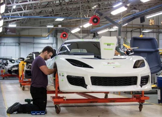 Schokkend: Lotus dreigt zijn Britse fabriek te sluiten