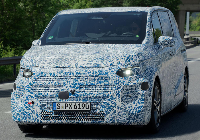 Test auf Langstrecke bestanden: Mercedes Benz VLE ist effizient, alltagstauglich und agil im Handling dank Hinterachslenkung Mercedes Benz VLE drives to Rome and passes long distance tests with flying colours