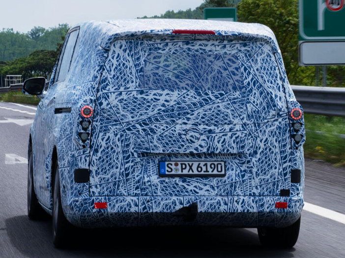 Test auf Langstrecke bestanden: Mercedes Benz VLE ist effizient, alltagstauglich und agil im Handling dank Hinterachslenkung Mercedes Benz VLE drives to Rome and passes long distance tests with flying colours