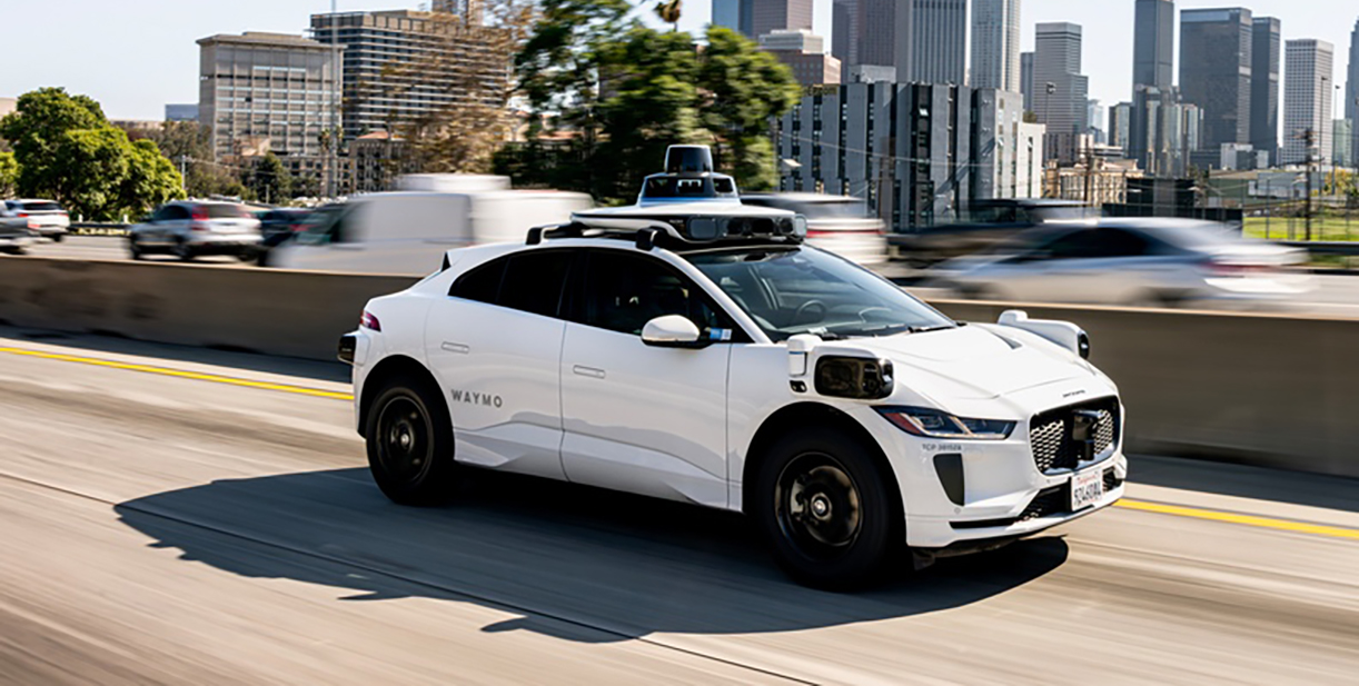 Zelfstandig rijdende auto’s: Waymo loopt uit op Tesla